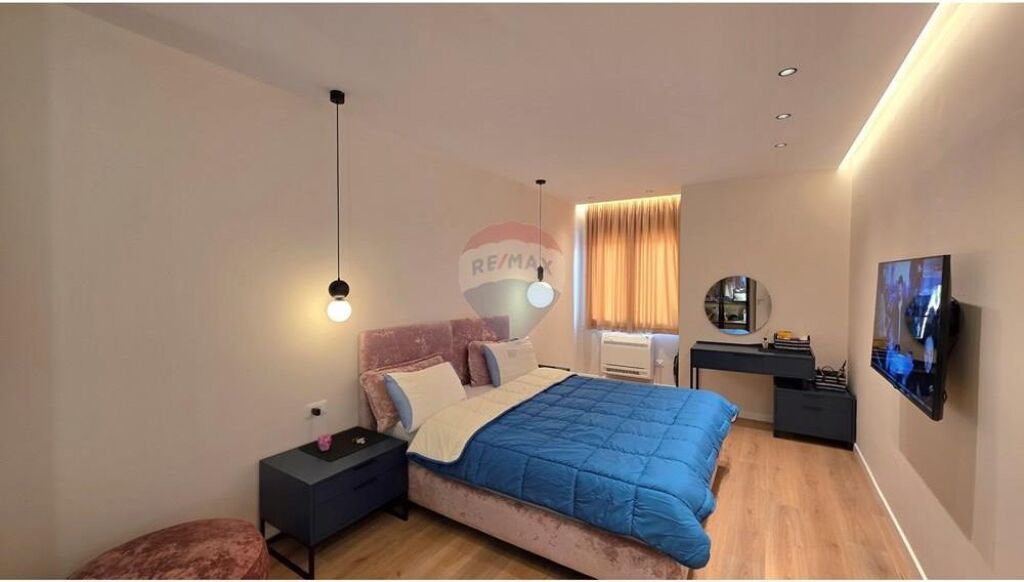 Apartament 1+1prane portit,Vlore