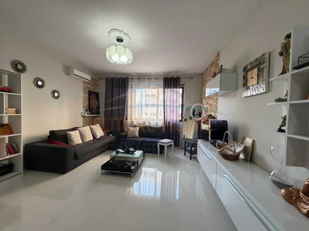 Shitet, Apartament 1+1, Unaza e Re, 119000€