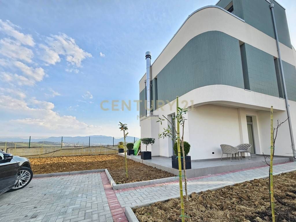 VILLA INDIVIDUALE SU 3 PIANI IN VENDITA A FARKE