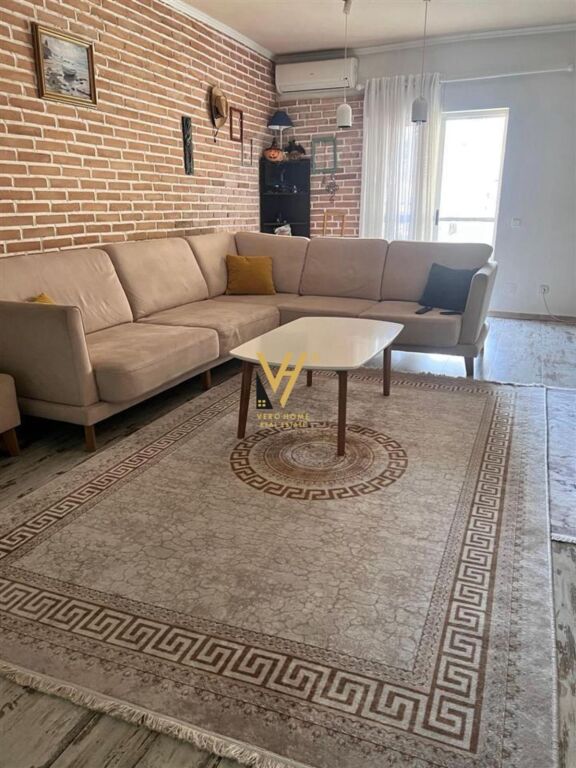 APPARTAMENTO 2+1+BLK IN AFFITTO ALLA COMUNE DI PARIGI 750 EURO