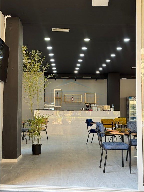 Shitet, Bar Lounge, 21-Dhjetori, Tiranë