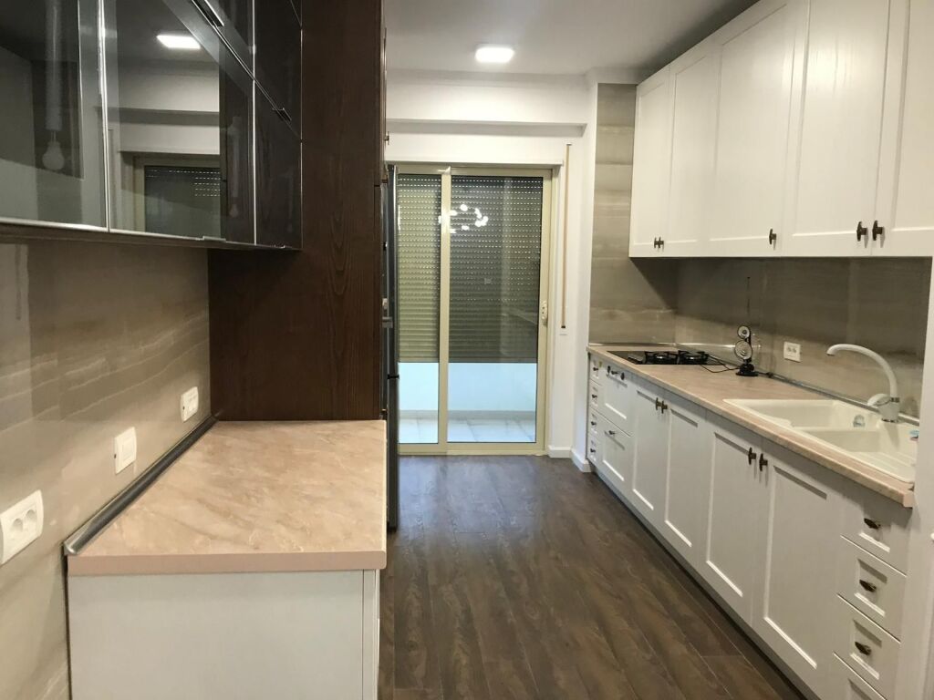 Shitet Apartament 3+1+2 në Qendër të Durrësit