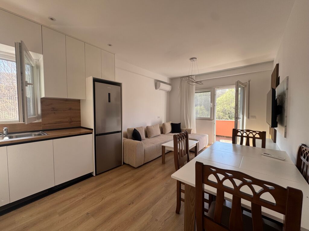 Apartament 1+1 me qira tek Xhamia tek K. Botanik