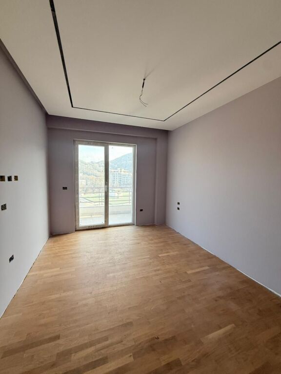 PENTHOUSE 3+1 +3 POSTE PARKIMI PER SHITJE TEK LIQENI I THATE