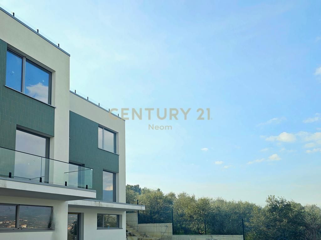 VILLA INDIVIDUALE SU 3 PIANI IN VENDITA A FARKE