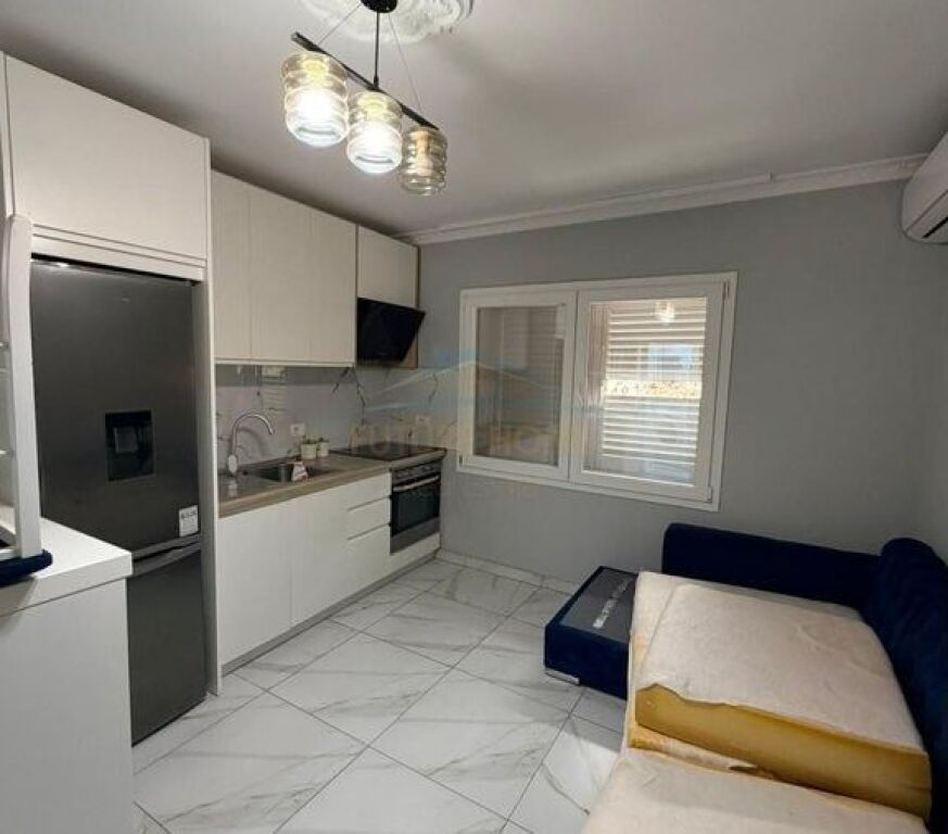 Shitet Apartament 2+1+2 ne rrugen e Barrikadave Tirane