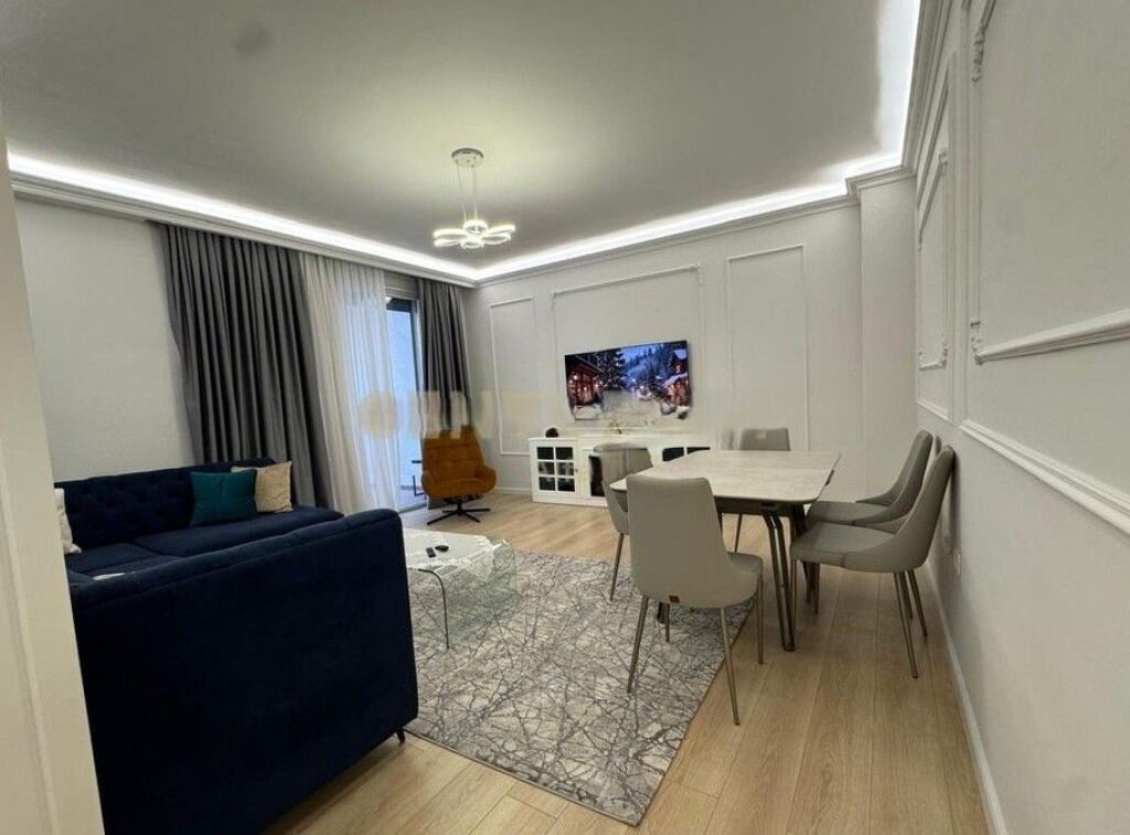 Vendesi in vendita 2+1+2 vicino al Giardino Botanico (presso la Moschea)!
