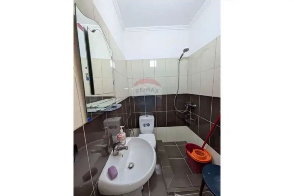 Jepet Apartament me Qira tek Rruga e Kavajës