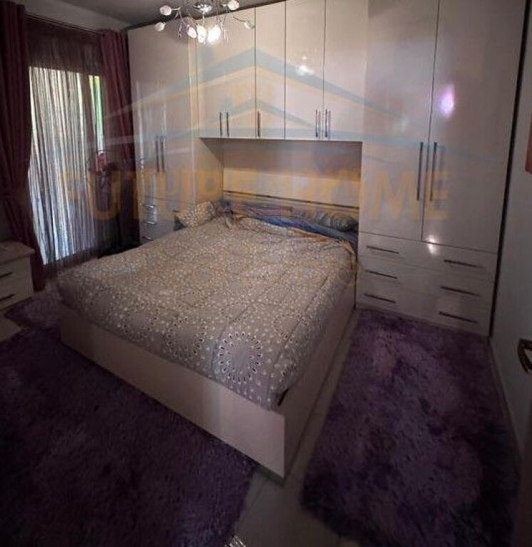 Qira, Apartament 2+1(i konvertuar), Rruga e Barrikadave, Tiranë