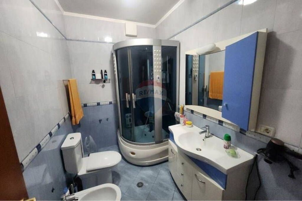 Apartament 3+1+2 per shitje Komuna e Parisit