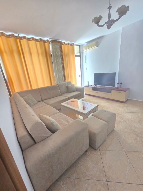 OKAZION! APARTAMENT 1+1 TEK RRUGA E KAVAJES, PRANE GLOBE.