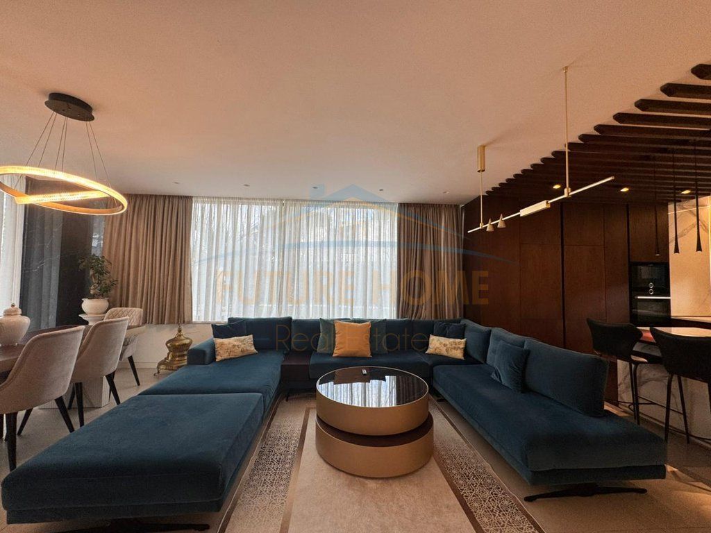 Shitet, Vilë e Bashkangjitur, "San Pietro Residence", Gjiri I Lalëzit