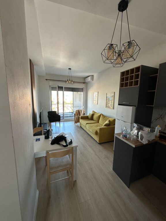 Kontakt 21 Dhjetori - Jepet me qera 1+1