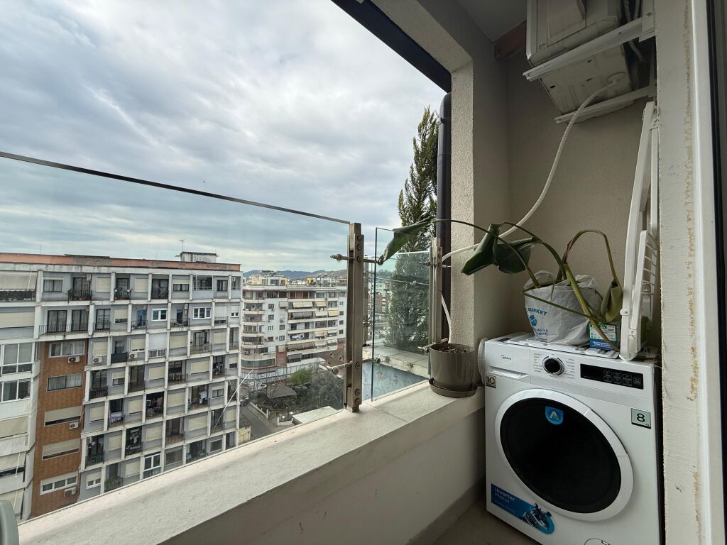 Studio elegante nel centro di Astir, disponibile ora!