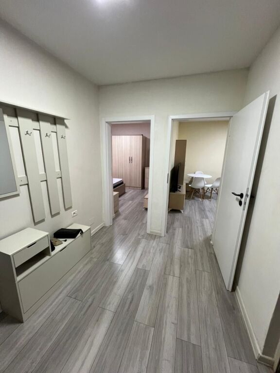 Ofrohet per qera apartament 1+1 ne Myslym Shyri