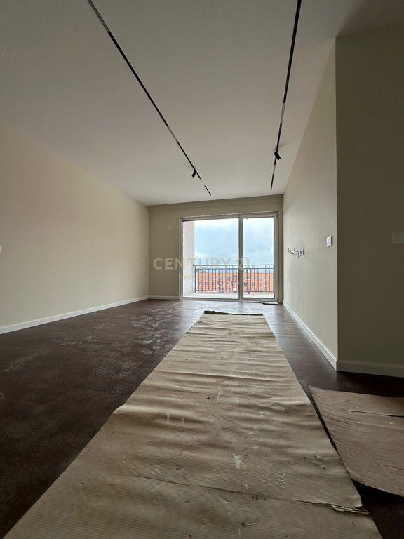 Shitet apartament 2+1+2 me post parkimi – Rezidenca Mirabella 220,000 € Sip. Totale  109m2