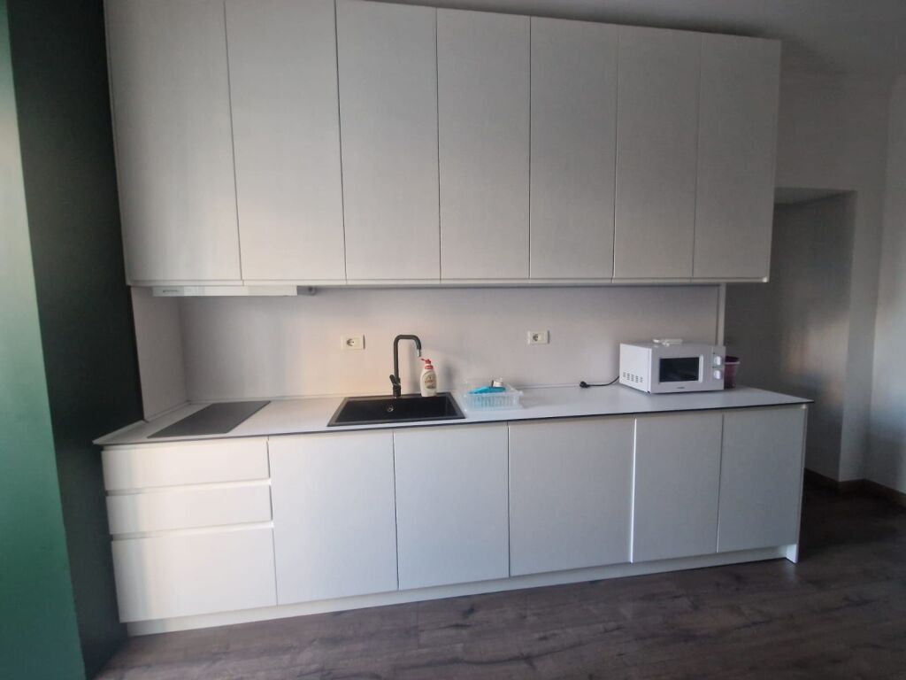 Tek kryqezimi I 21 Dhjetorit jepet apartment me qera