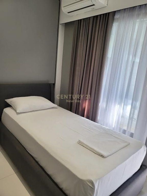 Shitet Apart Hotel ne Golem 100m larg detit