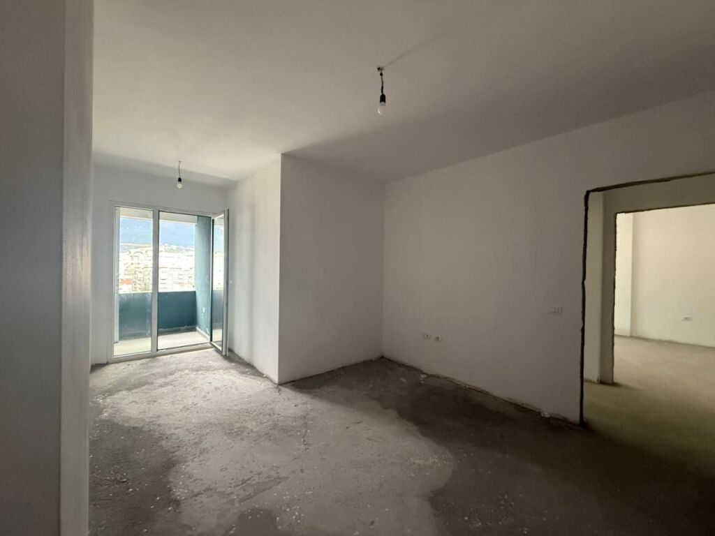APARTAMENT NE SHITJE 2+1+2 NE XHAMLLIK , XHAMLLIK