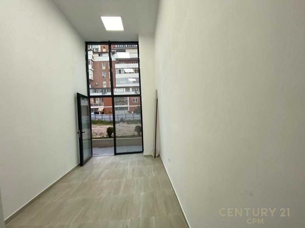 COMUNE DI PARIGI AFFITTIAMO LOCALE COMMERCIALE PIANO 0 350 € /Mese