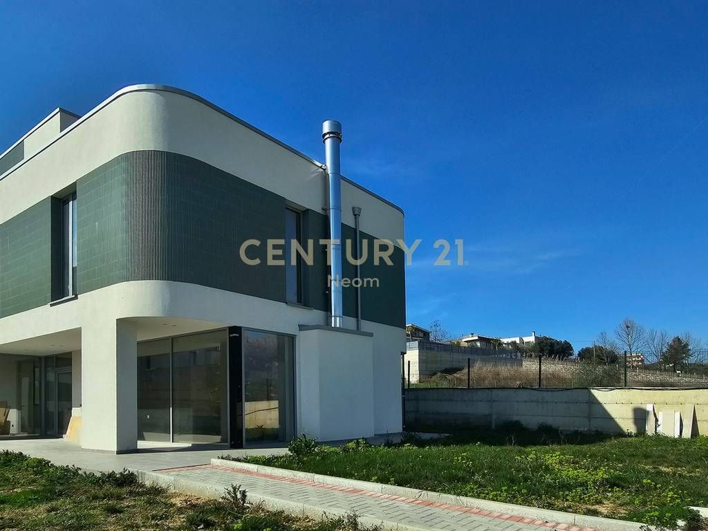 VILLA INDIVIDUALE SU 3 PIANI IN VENDITA A FARKE