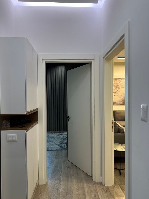 🏡 Jepet apartament modern 1+1 me qira te Square 21