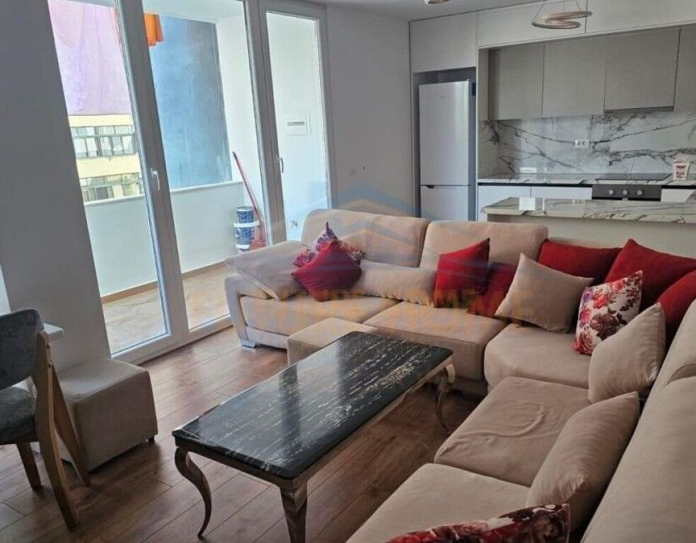 Qera, Apartament 2+1, 21 Dhjetori