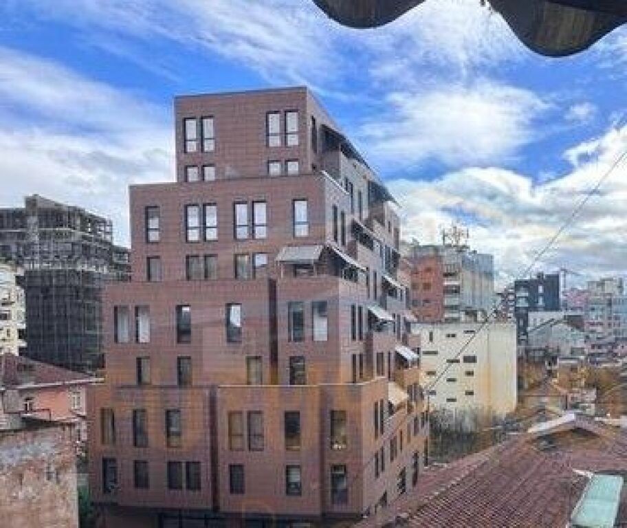 Qira, Apartament 2+1(i konvertuar), Rruga e Barrikadave, Tiranë