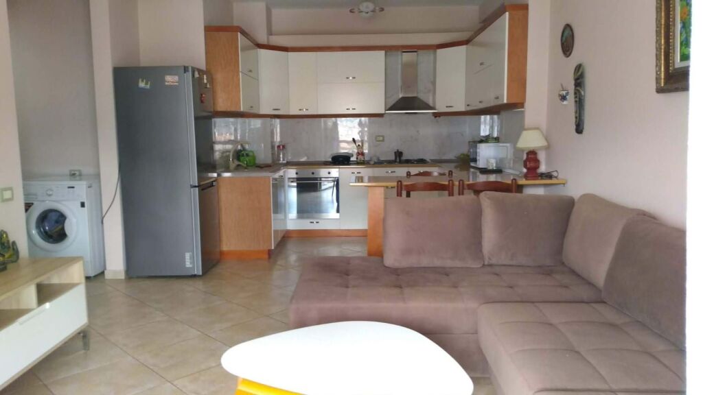 Apartament 2+1 me qera tek rruga 5 Maji, afër  qendrës Concord