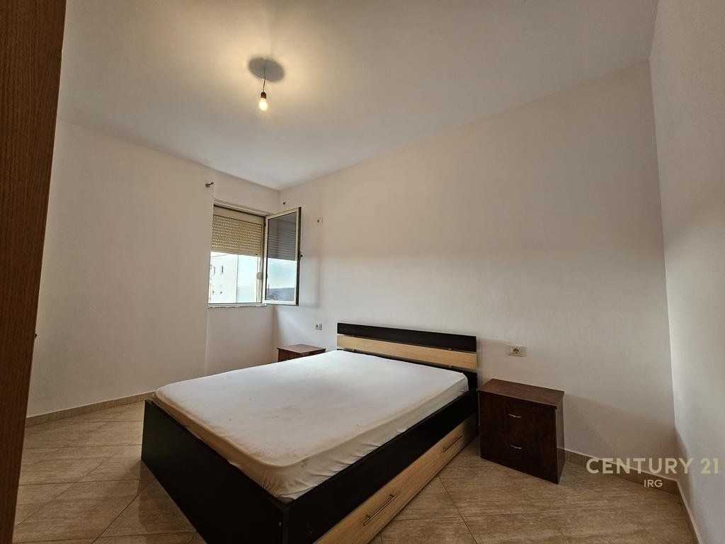 Apartament 2+1 tek Pallatet Cabej!