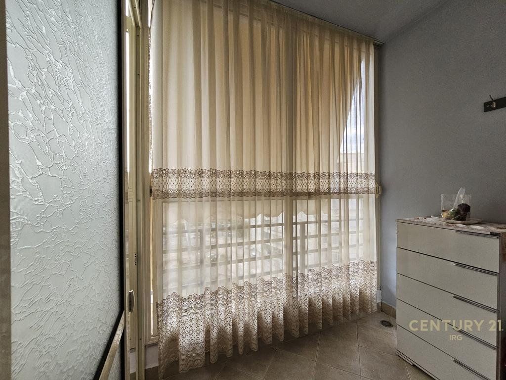 Apartament 2+1 tek Pallatet Cabej!