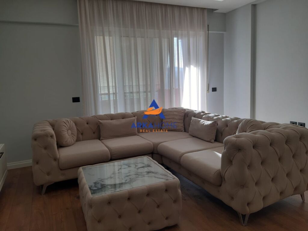 JEPET APARTMENT ME QERA 2+1+BALLKON "KOPESHTI BOTANIK" 850 EURO