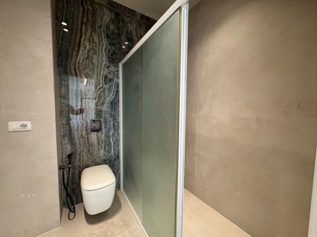 Shitet Apartament 3+1+2📍Pallati Brigadave