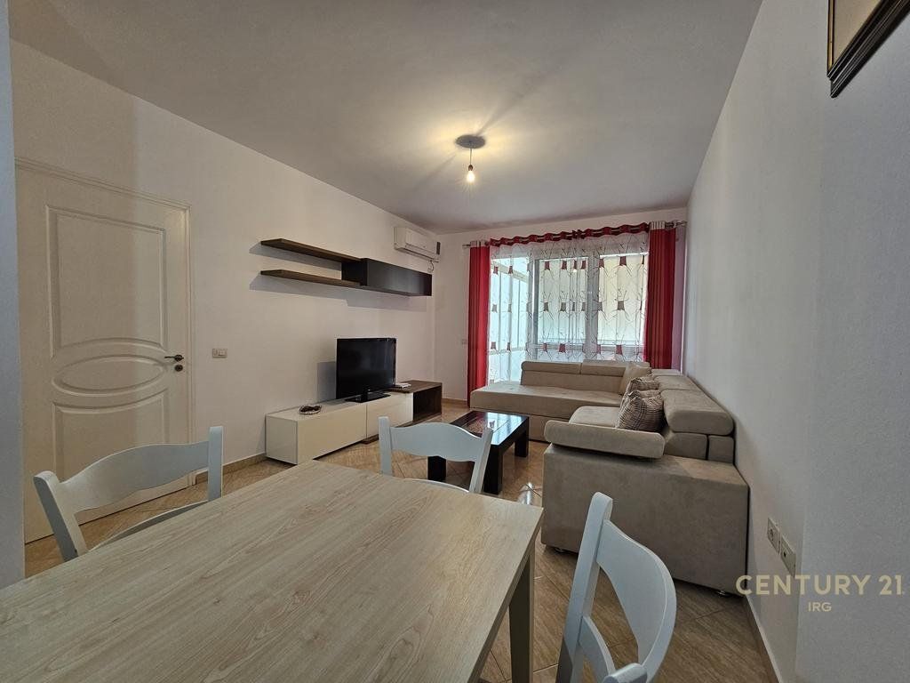 Apartament 2+1 tek Pallatet Cabej!