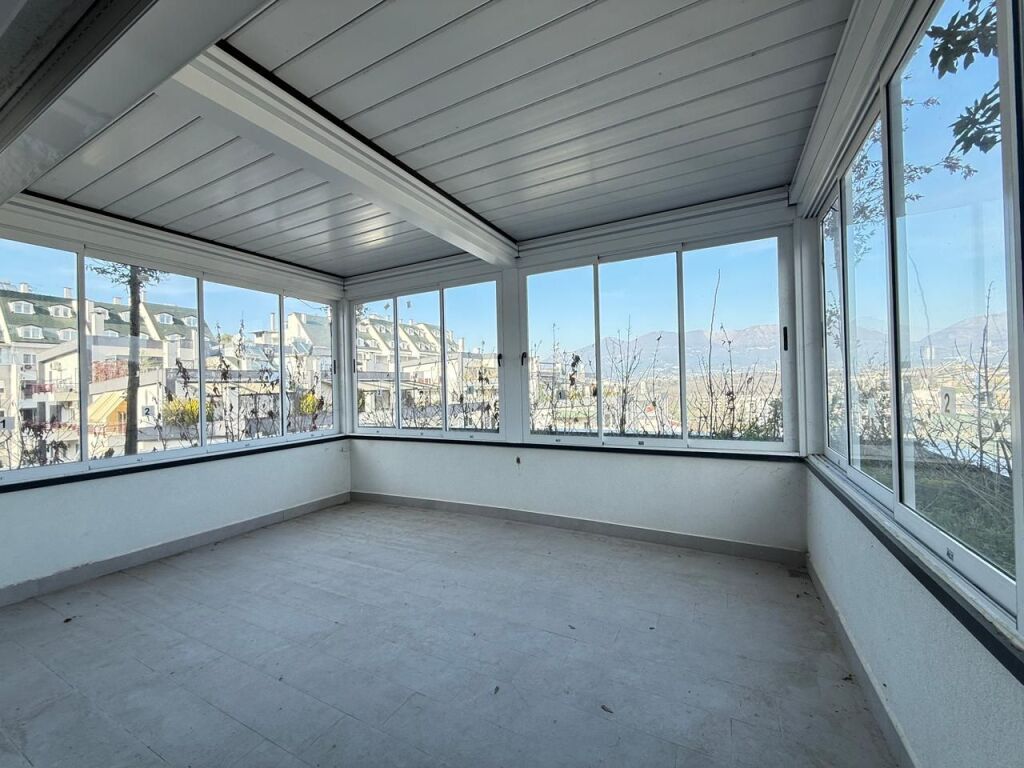 PENTHOUSE 3+1 +3 POSTE PARKIMI PER SHITJE TEK LIQENI I THATE