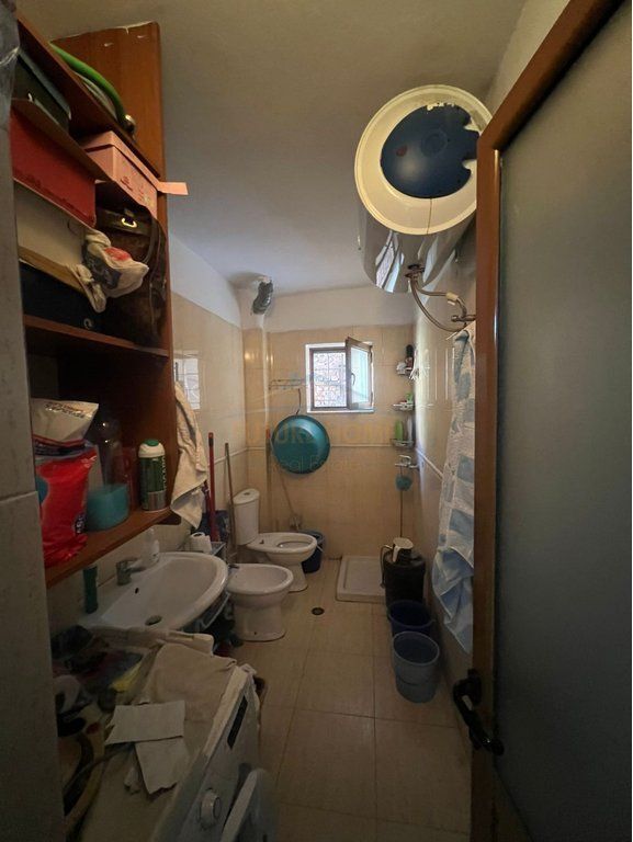 In vendita, Appartamento 3+1, Via Karl Gega, Tirana