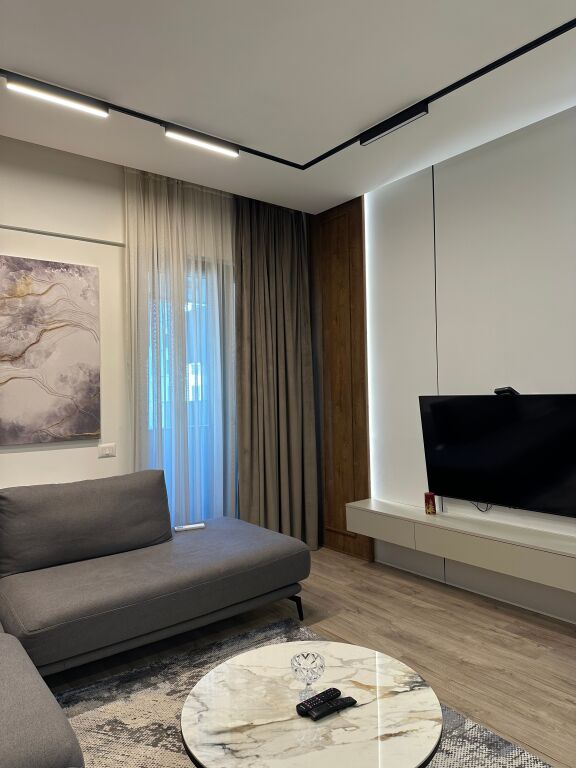 🏡 Jepet apartament modern 1+1 me qira te Square 21