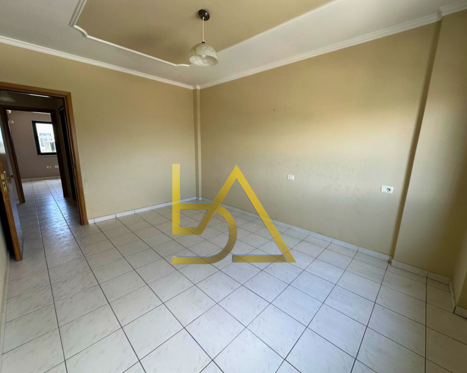 Shitet Apartament – Vorë