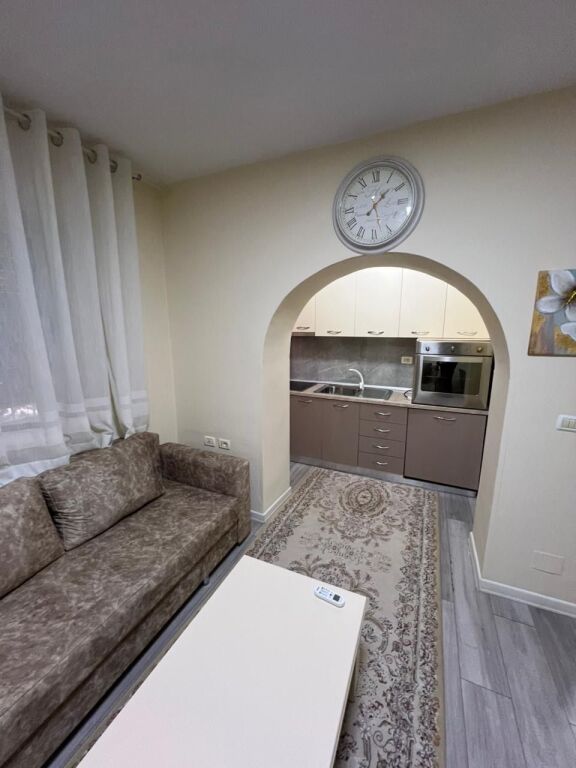 Ofrohet per qera apartament 1+1 ne Myslym Shyri