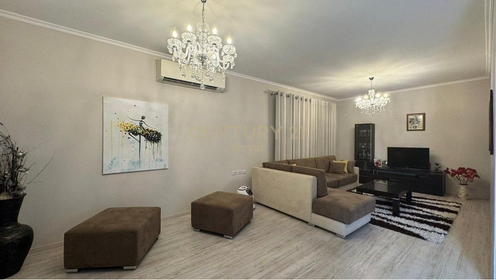 VILE NE SHITJE NE ZONEN E SHKOZES, PRANE UNAZES SE MADHE 480,000 € Sip. Totale  640m2