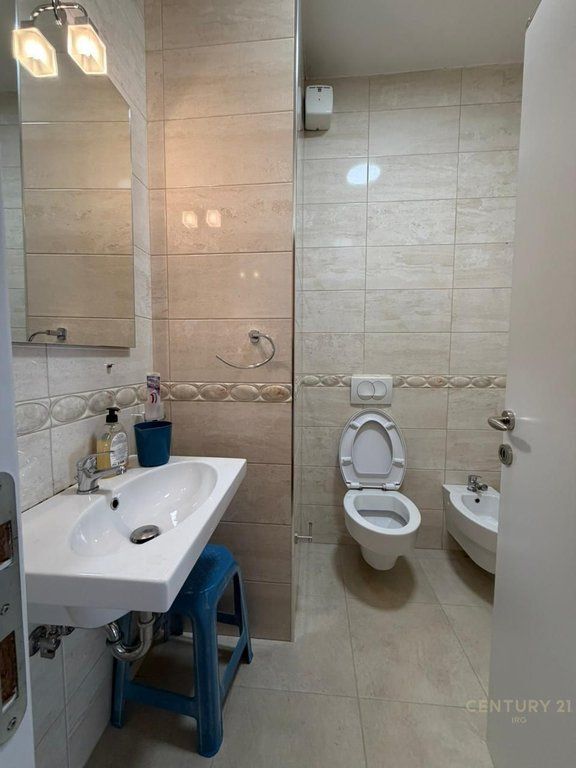 Apartament 3+1 ne Rrugen e Kavajes! 1,700 € /Muaj