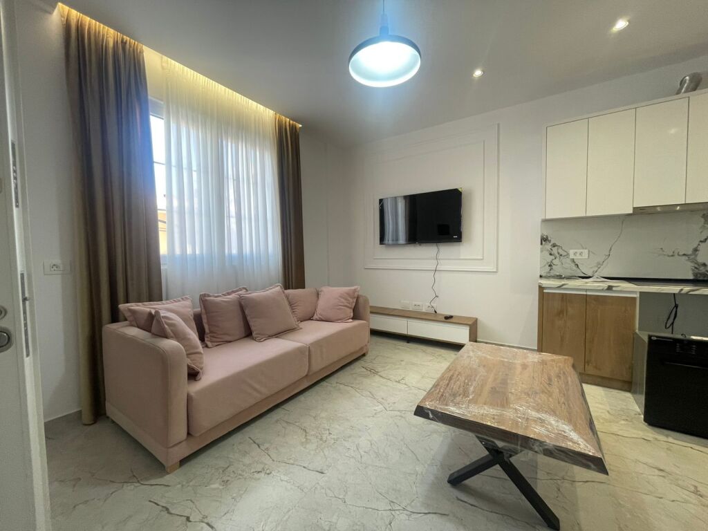 🏠Dopo l'Ospedale Americano 2 si affitta il secondo piano di una villa 2+1, appena arredata. 60.000 Leke