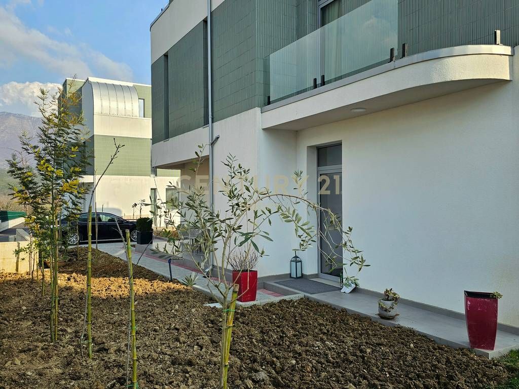 VILLA INDIVIDUALE SU 3 PIANI IN VENDITA A FARKE