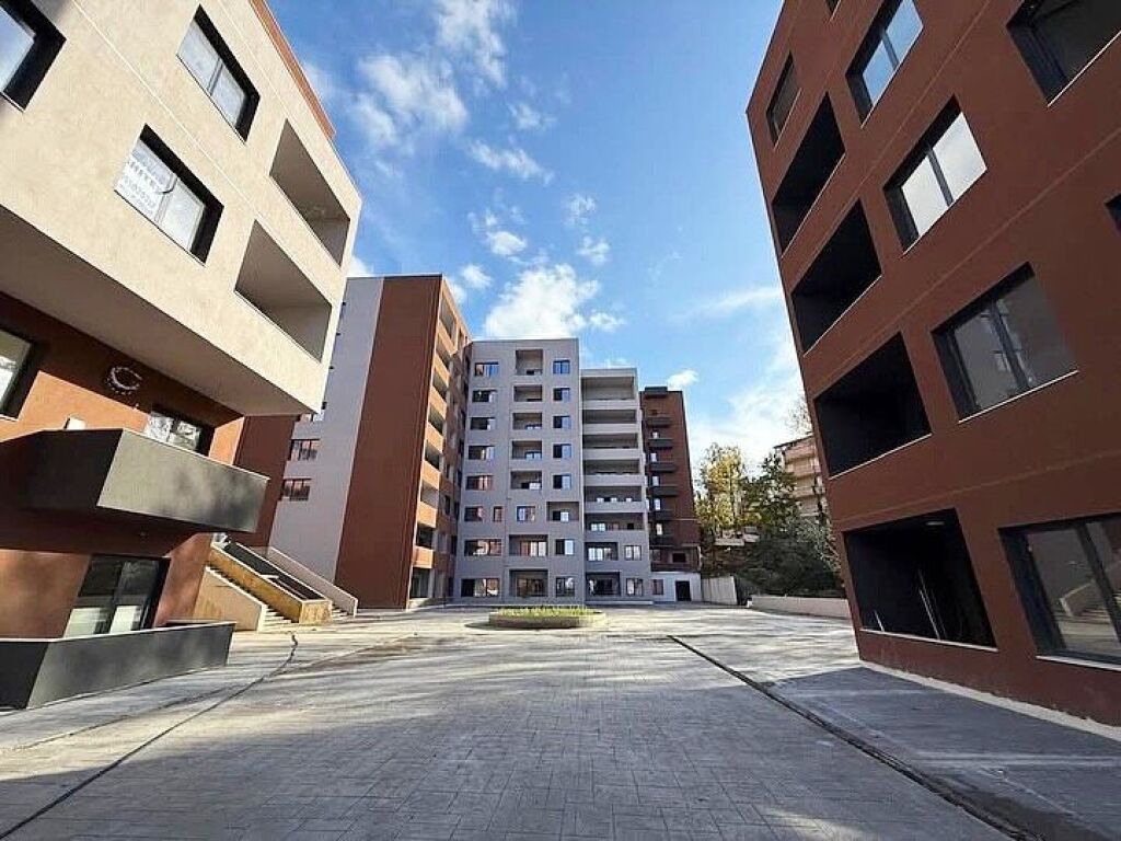 Shiten 4 Apartamente 2+1 Xheluks📍Rruga Elbasanit, Xibraku
