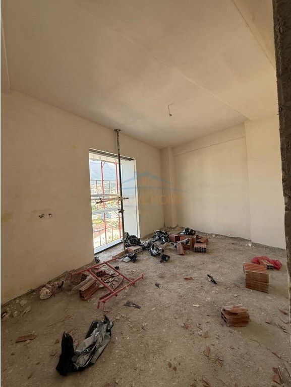 Shitet , Apartament 3+1+2 , Porcelan , Tirane