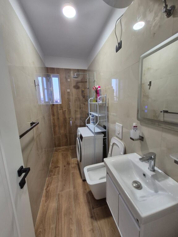 Jepet Me Qera Apartament 1+1+1 Ballkon