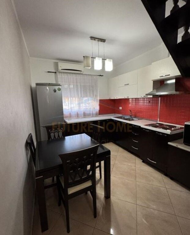 Shitet, Duplex 2+1+2, Rruga e Dibres, Tiranë.