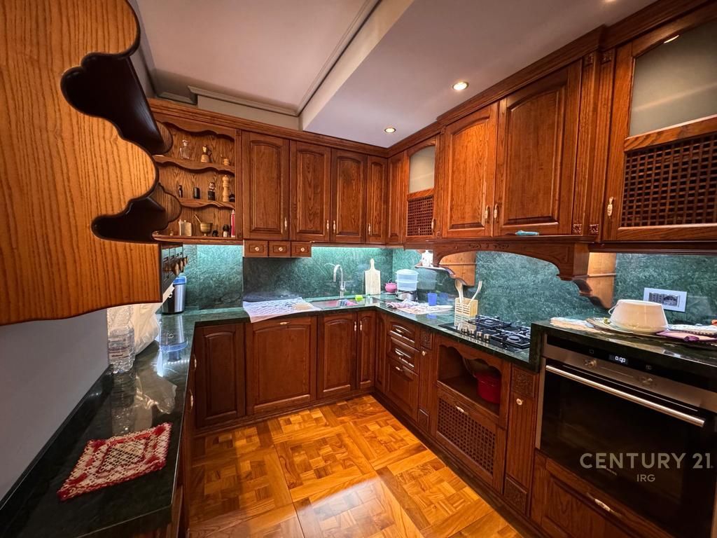 Apartament 2+1+2 për shitje në zonën e Ish-Bllokut