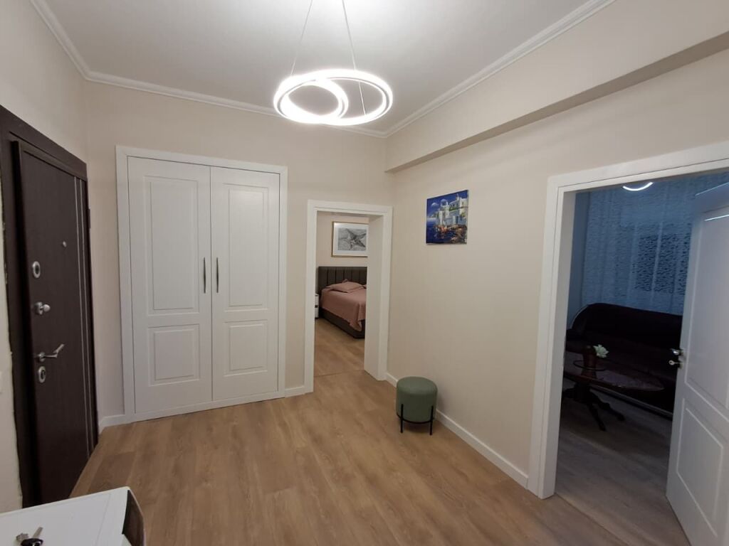 🏡 Jepet me qira apartament 2+1 në qendër të Durrësit, pranë Muzeumit