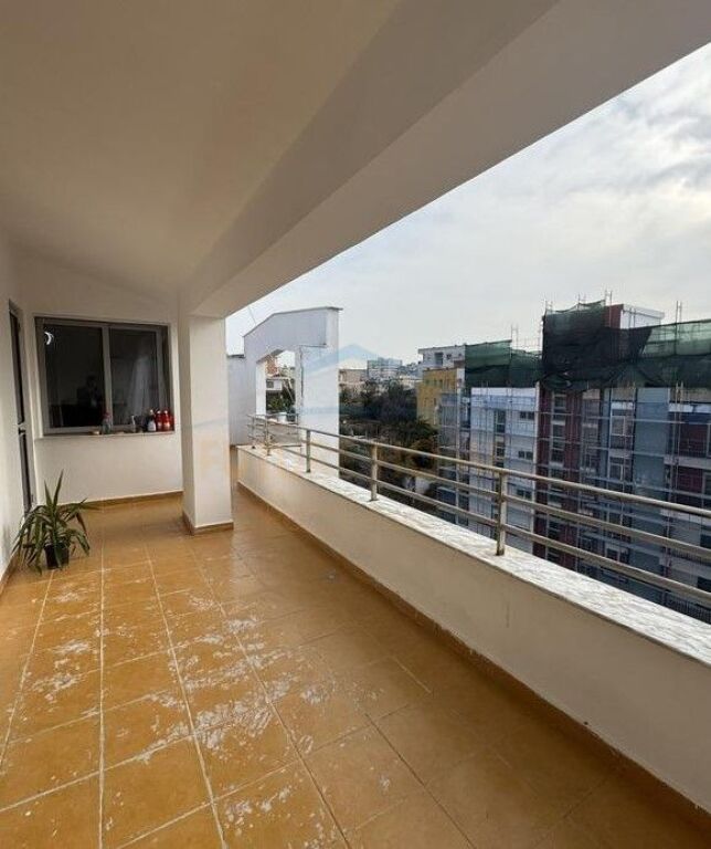 Shitet, Apartament 2+1, Rruga Thesarit, Fresk